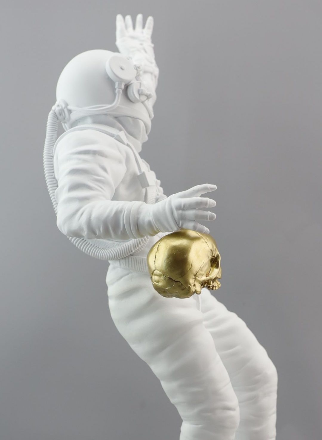 FOUNDATION Sculpture ホワイト/ゴールド カラーウェイ