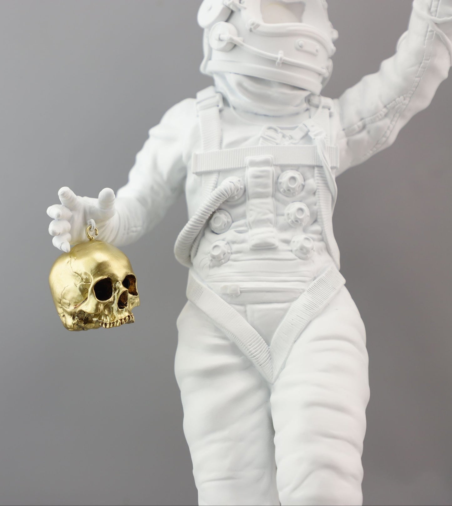 FOUNDATION Sculpture ホワイト/ゴールド カラーウェイ