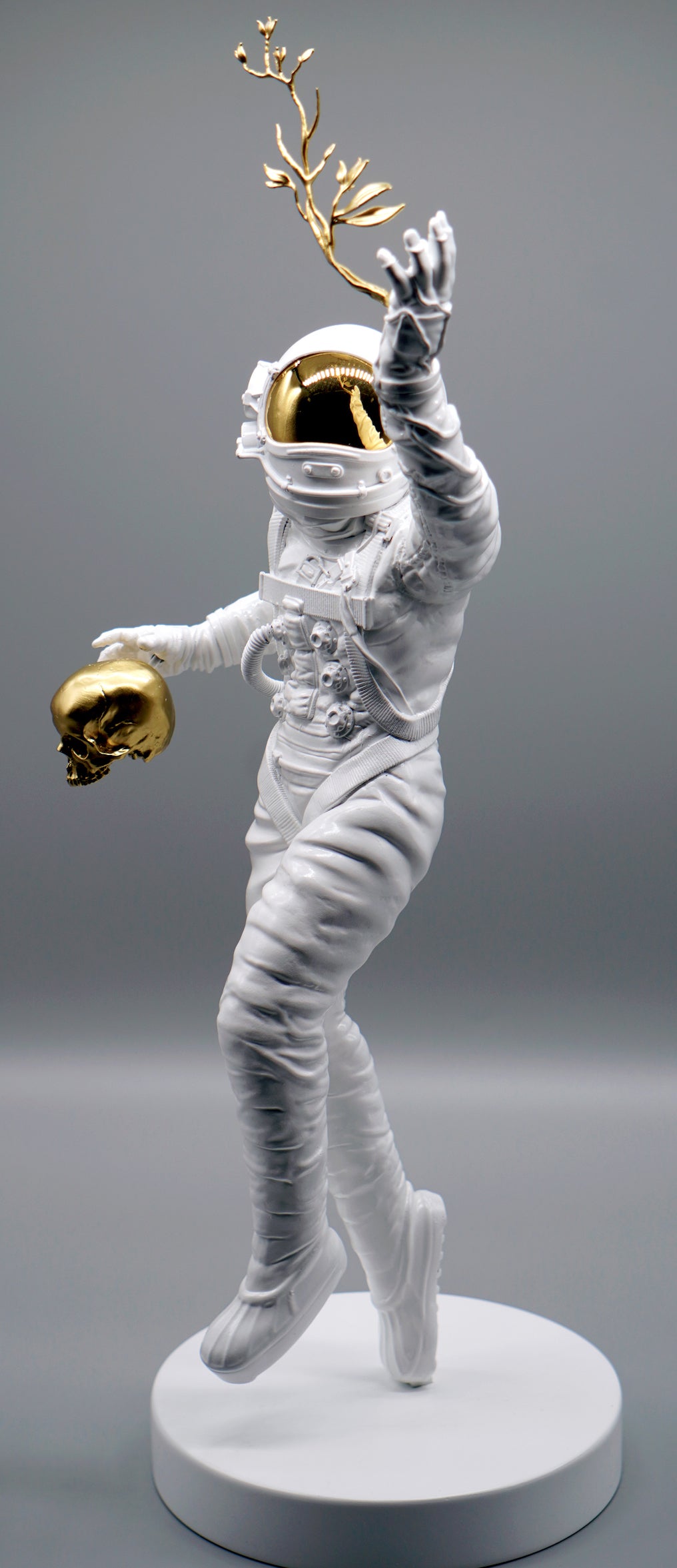 FOUNDATION Sculpture White/Gold Colorway