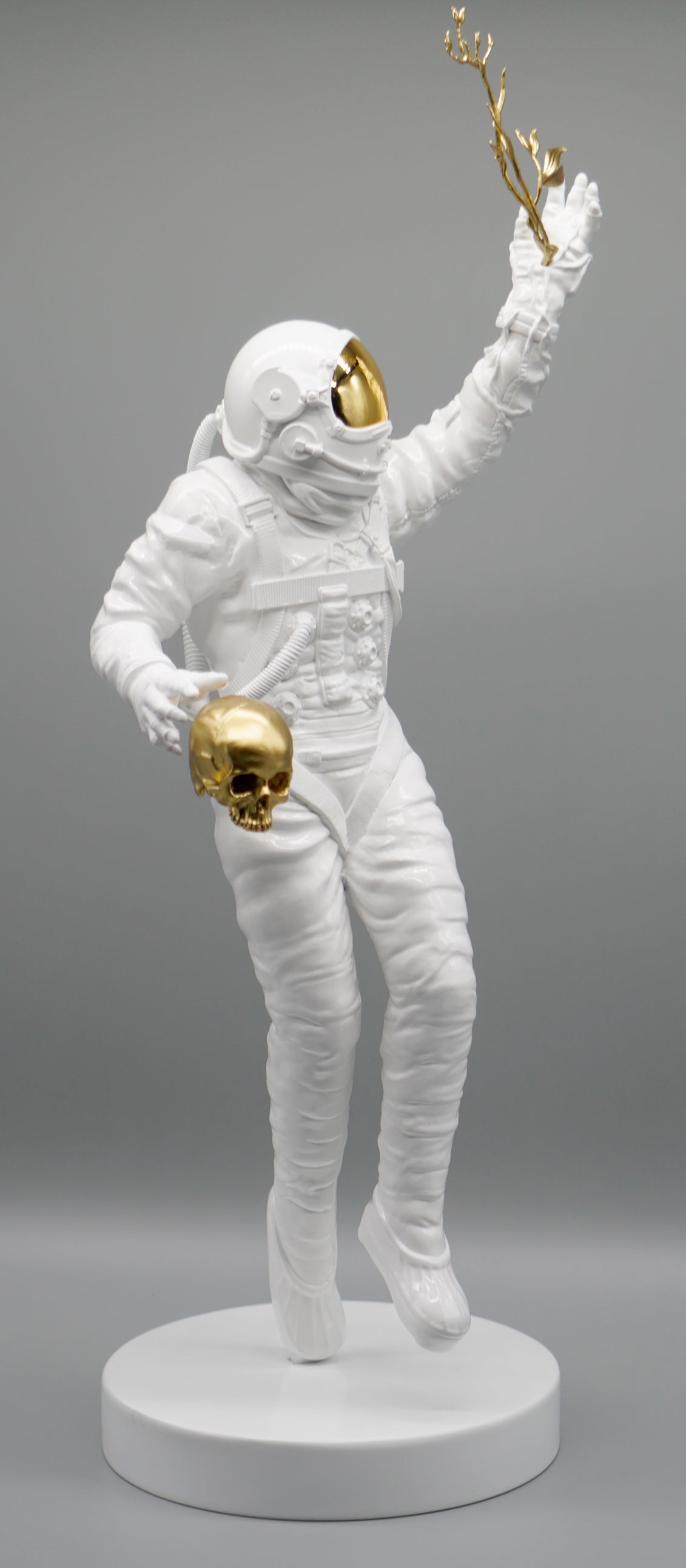 FOUNDATION Sculpture White/Gold Colorway
