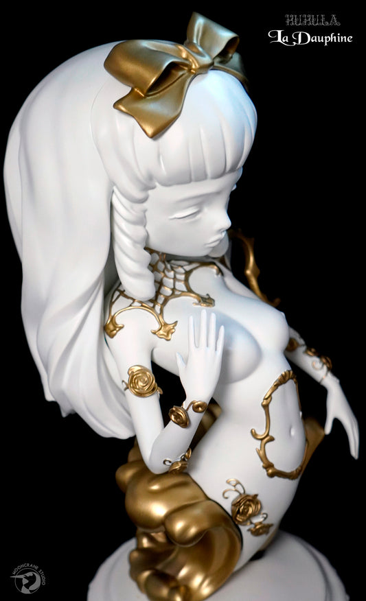 La Dauphine Sculpture White/Gold