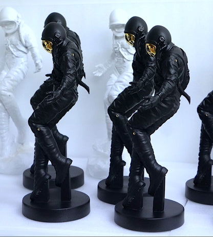 Wilderness Sculpture Black/Gold Colorway