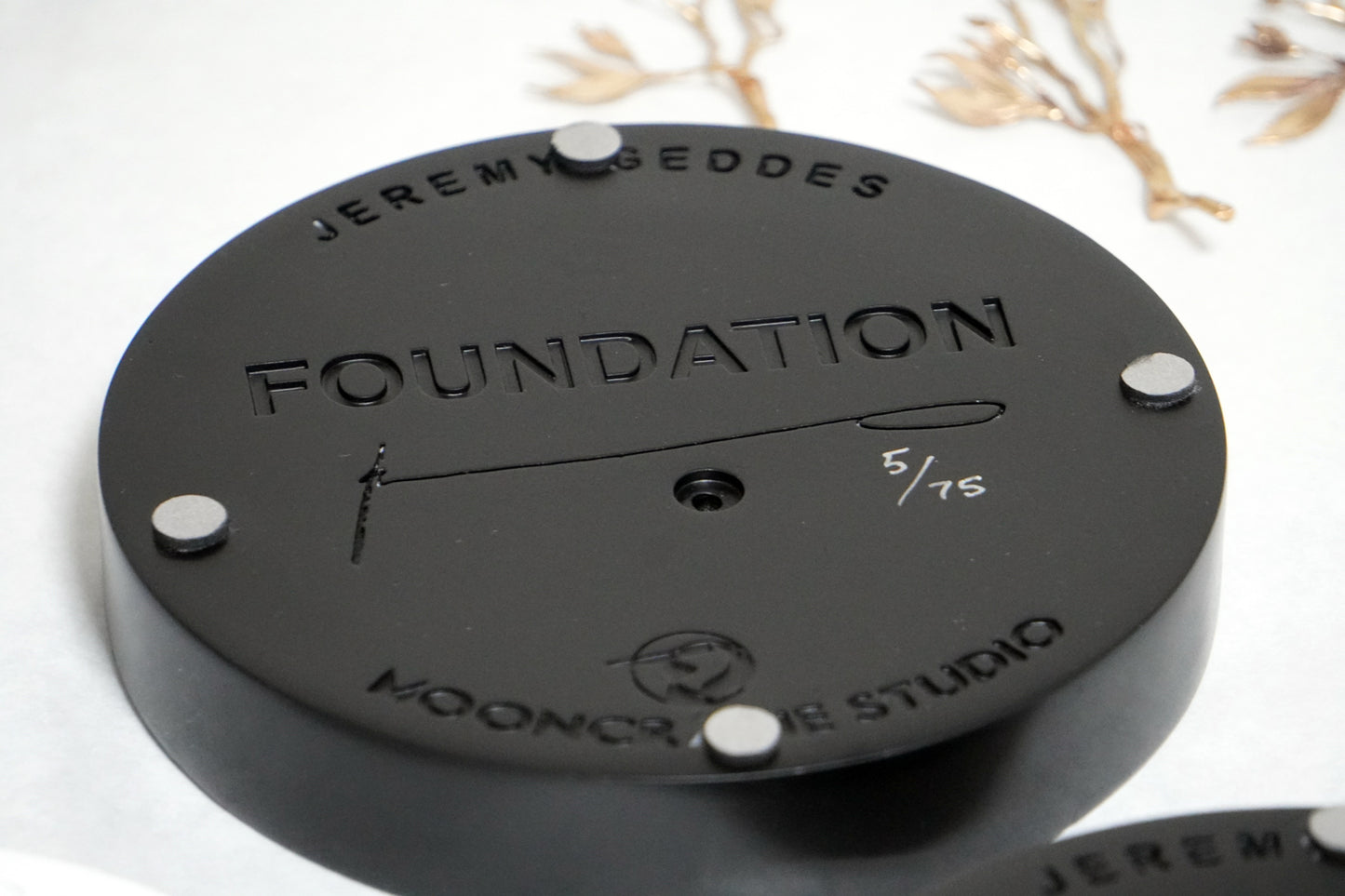 FOUNDATION Sculpture ホワイト/ゴールド カラーウェイ