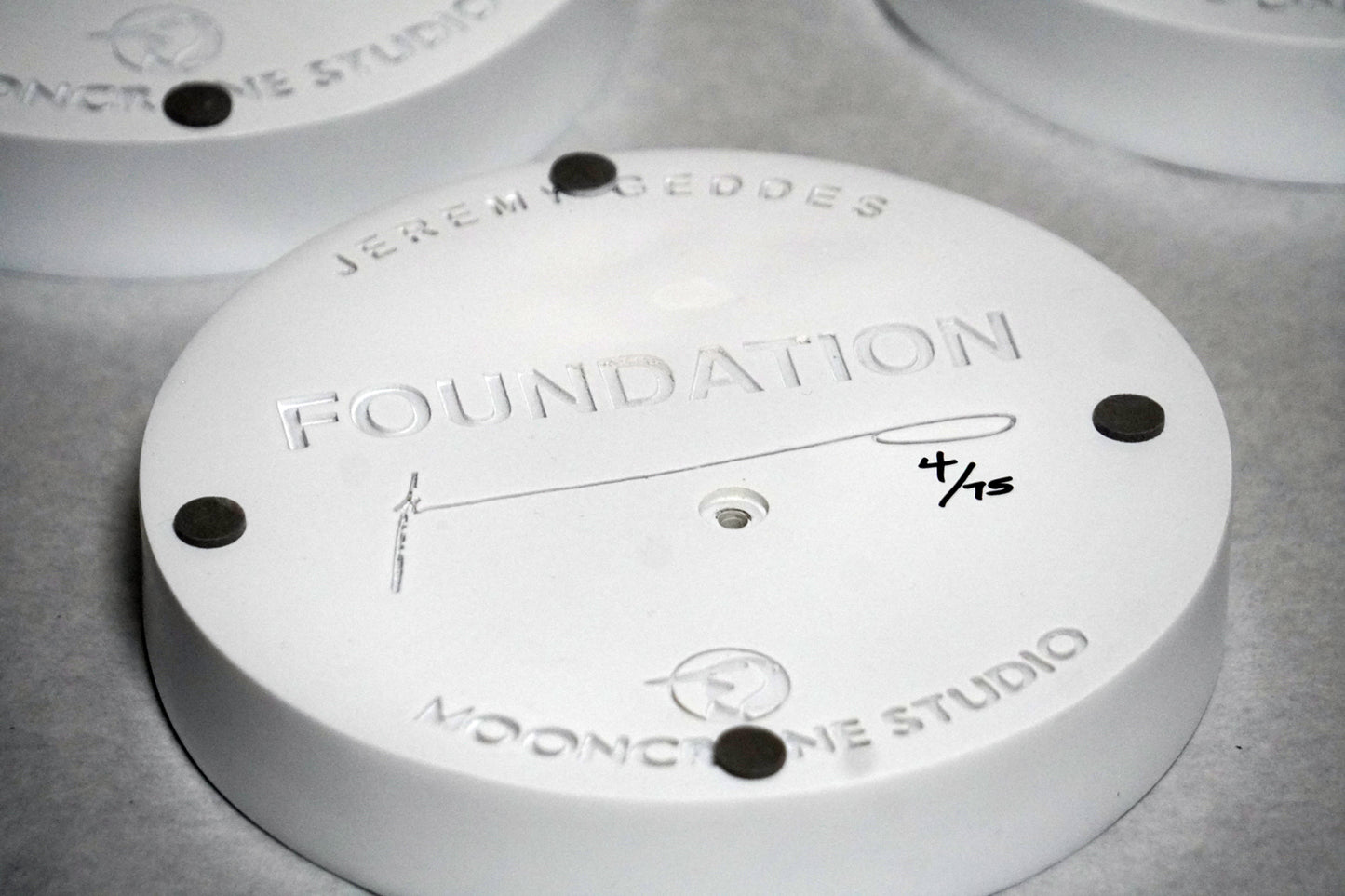 FOUNDATION Sculpture ホワイト/ゴールド カラーウェイ