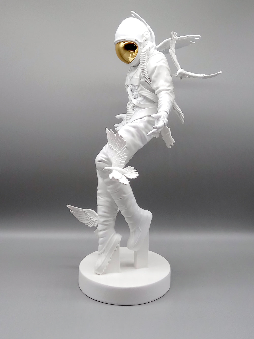 Wilderness Sculpture White/Gold Colorway