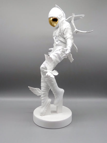 Wilderness Sculpture White/Gold Colorway