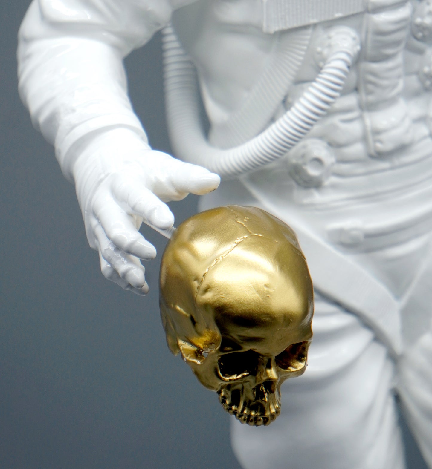 FOUNDATION Sculpture White/Gold Colorway