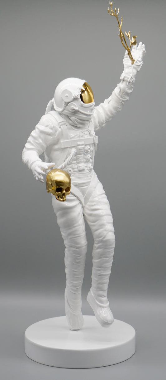 FOUNDATION Sculpture White/Gold Colorway